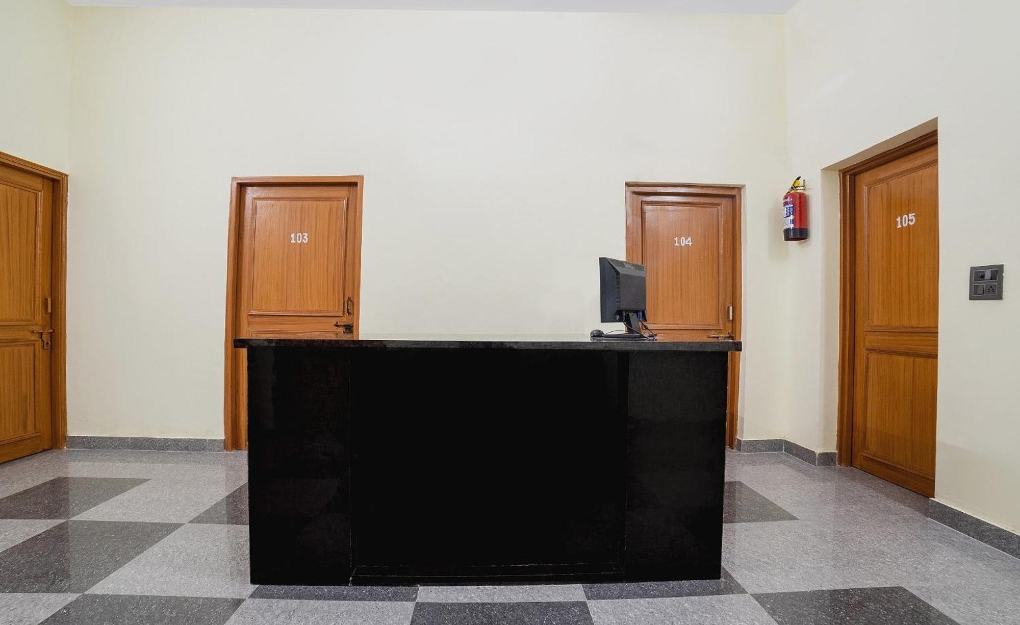 Hotel O Home Gautam Homestay Деградун Екстер'єр фото